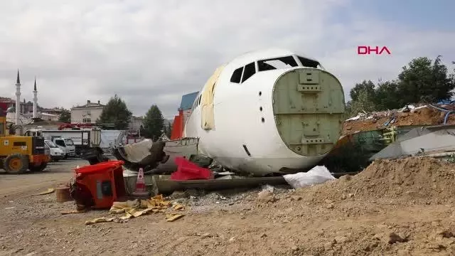 TRABZON Pistten çıkıp kaderine terk edilen uçak, pide salonu olacak TRABZON Pistten çıkıp kaderine terk edilen uçak, pide salonu olacak