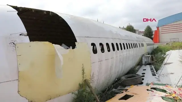 TRABZON Pistten çıkıp kaderine terk edilen uçak, pide salonu olacak TRABZON Pistten çıkıp kaderine terk edilen uçak, pide salonu olacak