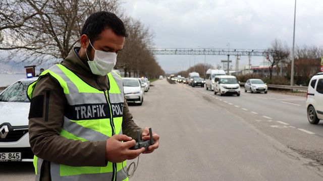 trafik yogunluguna sebep olan suruculere dron 2 14033689 o