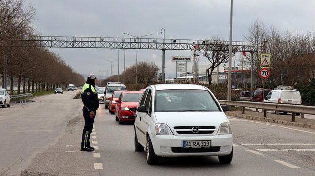 trafik yogunluguna sebep olan suruculere dron 4 14033689 o
