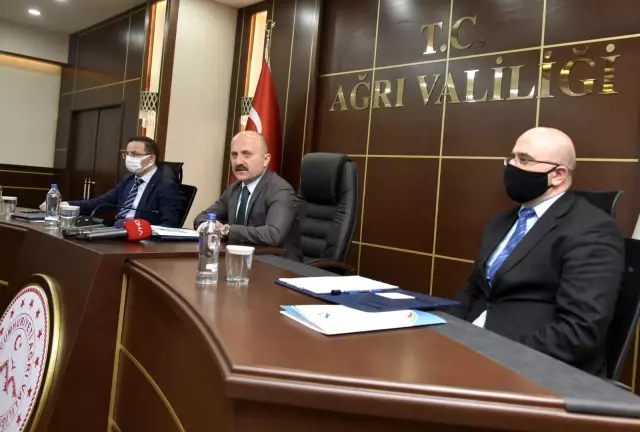 Vali Varol gazetecilerle bir araya geldi Vali Varol gazetecilerle bir araya geldi