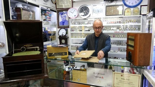 Yaklaşık 25 yılını verdiği koleksiyonuna paha biçemiyor