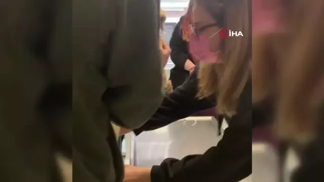 Yaralı köpeği yoldan geçen vatandaşlar kurtardı Yaralı köpeği yoldan geçen vatandaşlar kurtardı