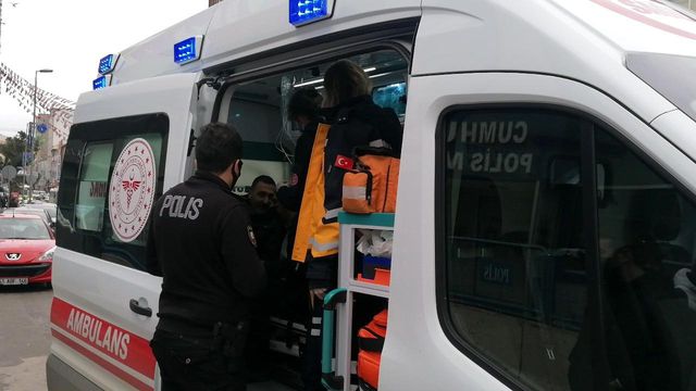 yoldan gecen vatandasin teklifi intihardan 2 14033628 o