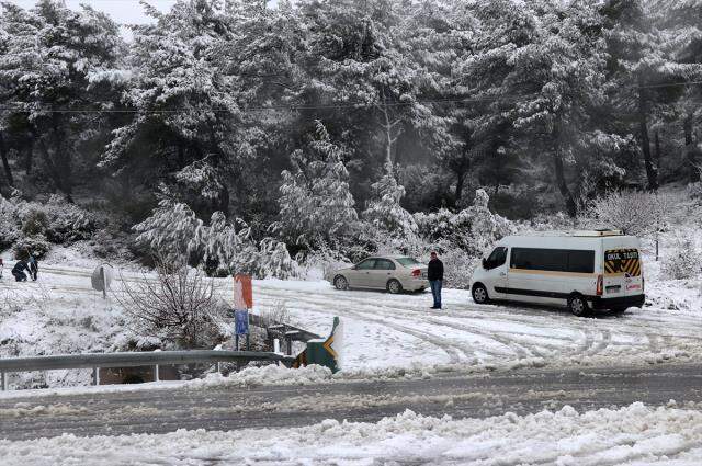 1 Nisan şakası gibi! İzmir ve Manisa nisan ayında beyaza büründ