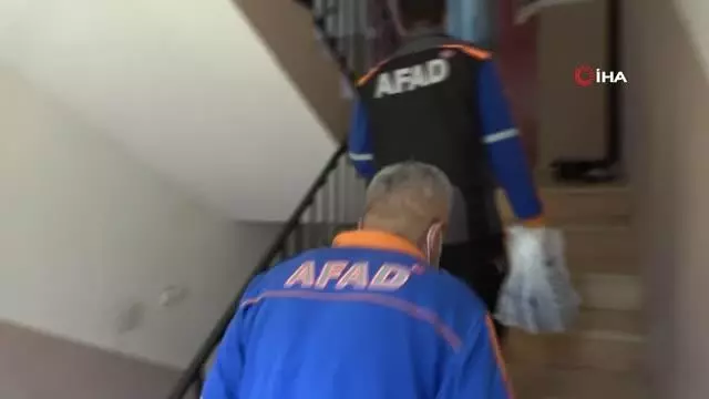 AFAD ekiplerinden kapı kapı afet bilgilendirilmesi