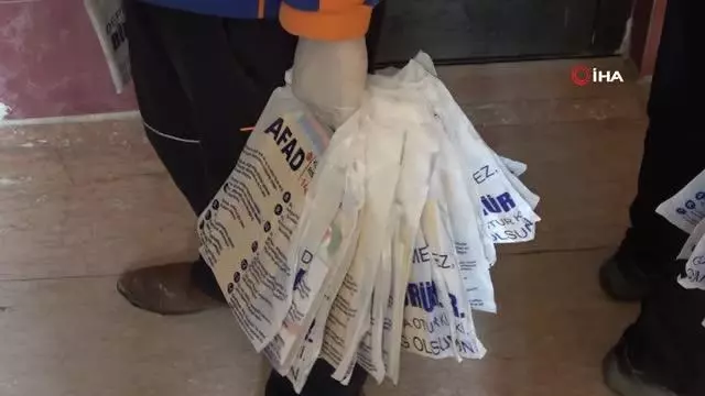 AFAD ekiplerinden kapı kapı afet bilgilendirilmesi