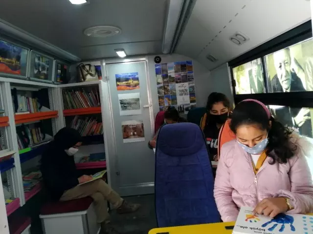 Son dakika! Ağrı'da köy çocukları gezici kütüphane ile buluşturuldu Son dakika! Ağrı'da köy çocukları gezici kütüphane ile buluşturuldu