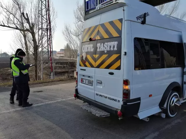 Ağrı'da okul servis araçları denetlendi Ağrı'da okul servis araçları denetlendi