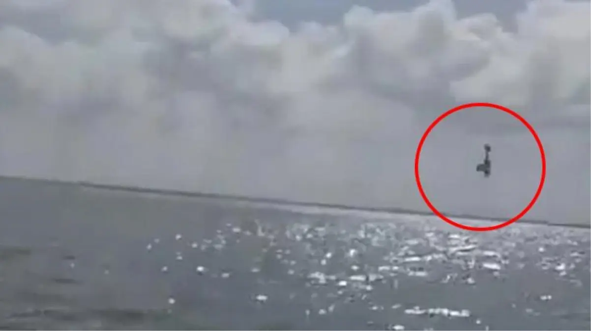 Doğacak bebekleri için düzenledikleri parti faciayla sonuçlandı! Gösteri uçağı gözlerinin önünde denize çakıldı