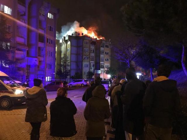 ailesiyle tartisip yasadiklari evi yakti 14034132 o