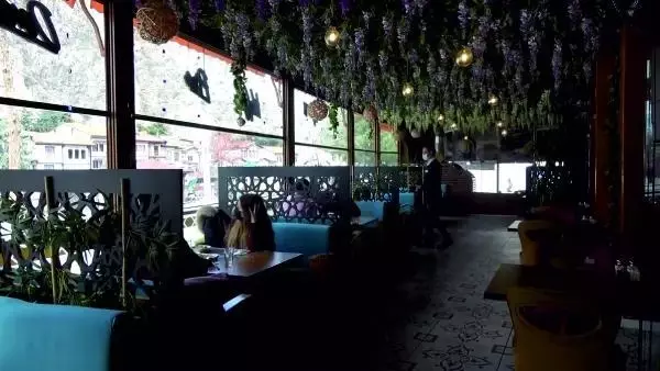 Amasya'da işletmelerini açan esnafın morali yükseldi Amasya'da işletmelerini açan esnafın morali yükseldi