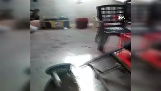 Bağ evinde horoz dövüşüne baskın: 27 şahıs yakalandı Bağ evinde horoz dövüşüne baskın: 27 şahıs yakalandı