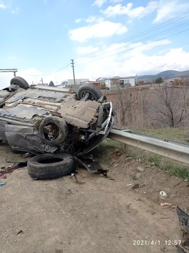 Banaz'da trafik kazası; 3 yaralı Banaz'da trafik kazası; 3 yaralı