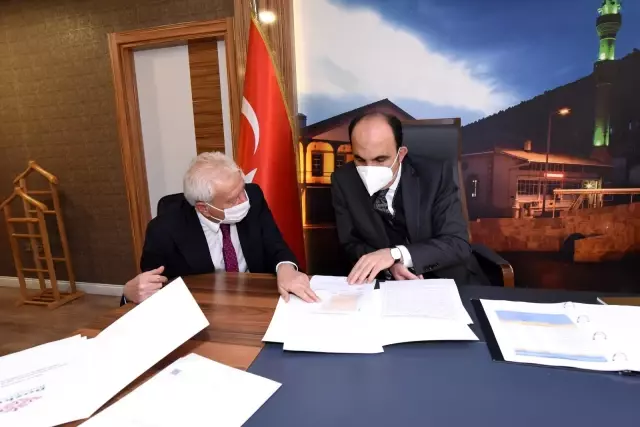 Konya Büyükşehir Belediye Başkanı Altay, Hadimli çiftçilere sertifikalı ceviz fidanı dağıttı
