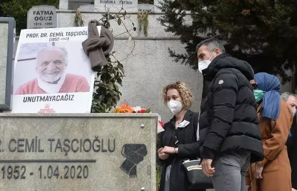 Cemil hocaya mezarı başında anma... 1 yıl sonra helallik alındı