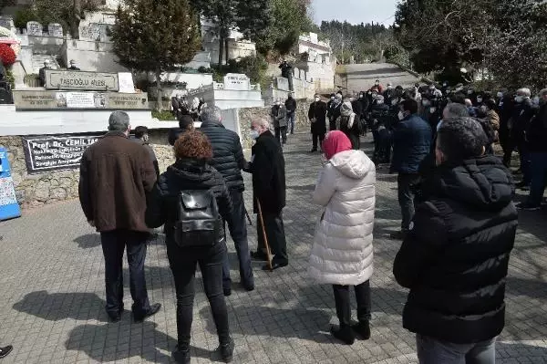 Cemil hocaya mezarı başında anma... 1 yıl sonra helallik alındı