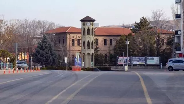 Çok yüksek riskli kategoride yer alan Aksaray'da 'tam kapanma' olumlu sonuç vermeye başladı Çok yüksek riskli kategoride yer alan Aksaray'da 'tam kapanma' olumlu sonuç vermeye başladı