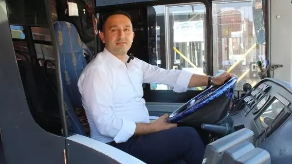 Darbedilen kadını kurtaran otobüs şoförüne bıçak çekip, tehdit ettiler Darbedilen kadını kurtaran otobüs şoförüne bıçak çekip, tehdit ettiler