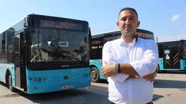 Darbedilen kadını kurtaran otobüs şoförüne bıçak çekip, tehdit ettiler Darbedilen kadını kurtaran otobüs şoförüne bıçak çekip, tehdit ettiler