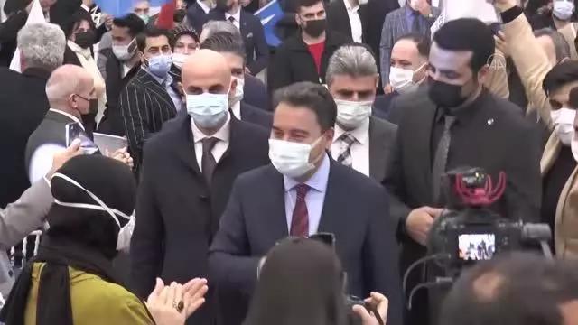 DEVA Partisi Genel Başkanı Babacan, partisinin ilçe kongresinde konuştu DEVA Partisi Genel Başkanı Babacan, partisinin ilçe kongresinde konuştu