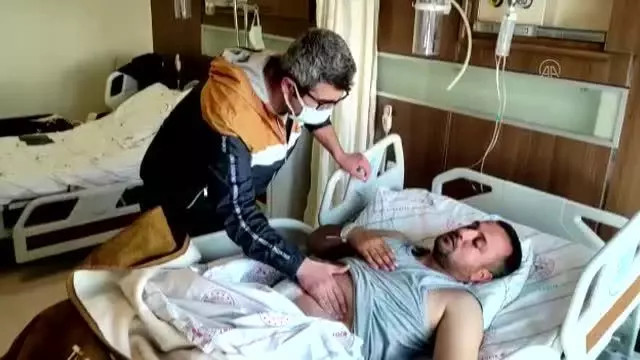 Son dakika haberi: Duvardan atlayan kişi karnına saplanan çekpas sapı ile hastaneye kaldırıldı Son dakika haberi: Duvardan atlayan kişi karnına saplanan çekpas sapı ile hastaneye kaldırıldı