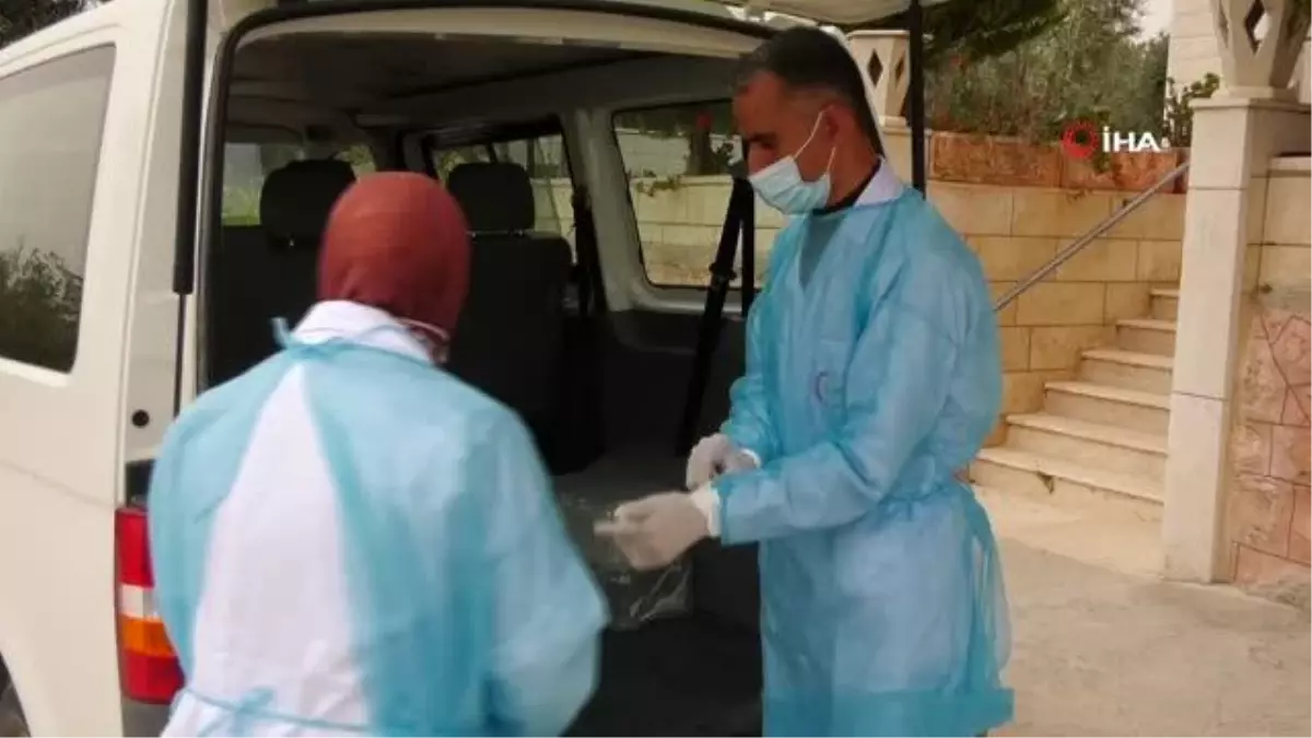 El Halil'de sağlık ekipleri ev ev dolaşıp yaşlılara aşı yapıyor