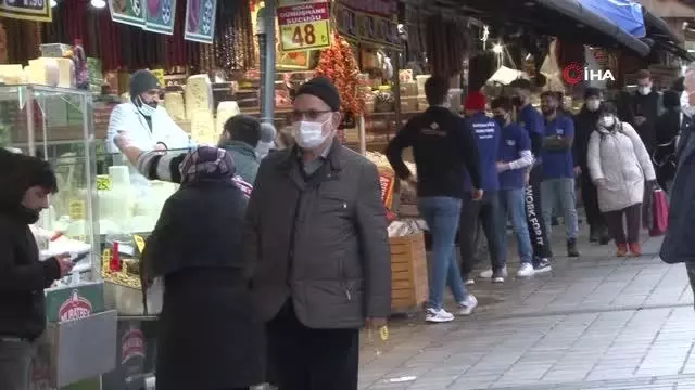 Eminönü'nde Ramazan öncesi alışveriş yoğunluğu Eminönü'nde Ramazan öncesi alışveriş yoğunluğu