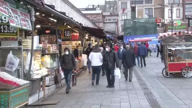 Eminönü'nde Ramazan öncesi alışveriş yoğunluğu Eminönü'nde Ramazan öncesi alışveriş yoğunluğu