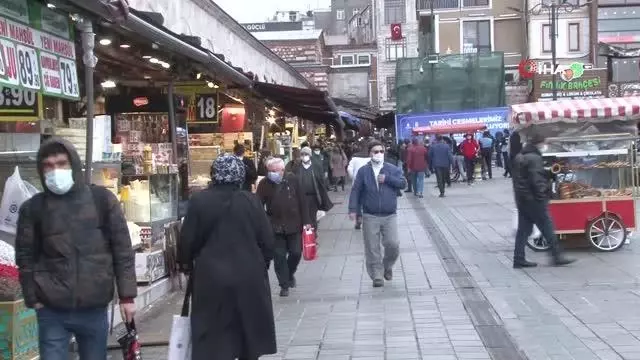 Eminönü'nde Ramazan öncesi alışveriş yoğunluğu Eminönü'nde Ramazan öncesi alışveriş yoğunluğu