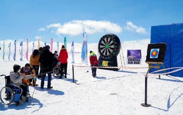 Son dakika haber | Erciyes'te engelliler kayak yaptı