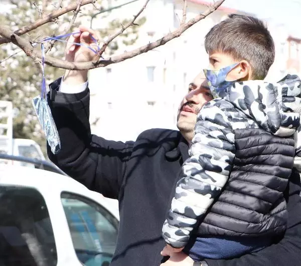 Erzurum'da ağaçlar 'kitap' açtı Erzurum'da ağaçlar 'kitap' açtı