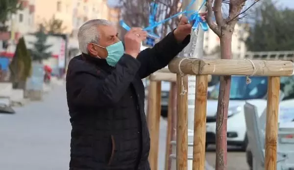 Erzurum'da ağaçlar 'kitap' açtı Erzurum'da ağaçlar 'kitap' açtı