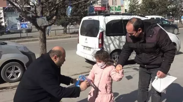 Erzurum'da ağaçlar 'kitap' açtı Erzurum'da ağaçlar 'kitap' açtı