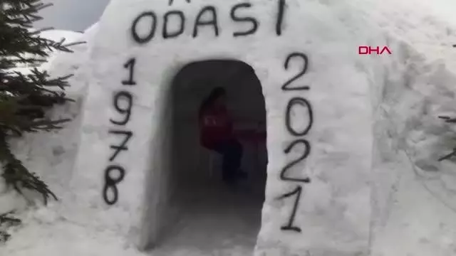 Evliliklerinin 43'üncü yılını köyde yaptıkları 'kar odasında' kutladılar Evliliklerinin 43'üncü yılını köyde yaptıkları 'kar odasında' kutladılar