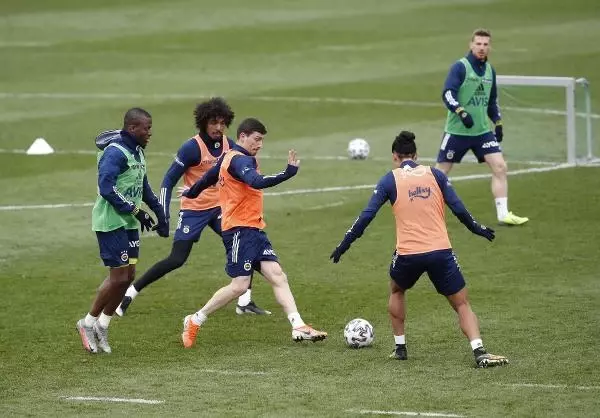 Fenerbahçe 3 eksikle çalıştı Fenerbahçe 3 eksikle çalıştı