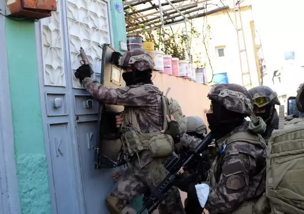 Gaziantep'te, 950 polisle uyuşturucu operasyonu: 29 gözaltı Gaziantep'te, 950 polisle uyuşturucu operasyonu: 29 gözaltı