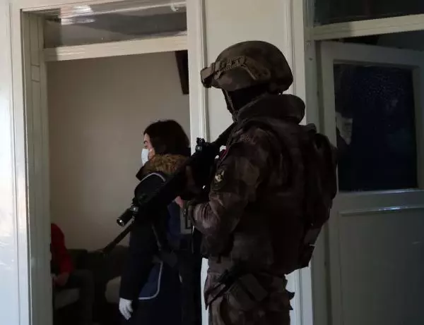 Gaziantep'te, 950 polisle uyuşturucu operasyonu: 29 gözaltı Gaziantep'te, 950 polisle uyuşturucu operasyonu: 29 gözaltı