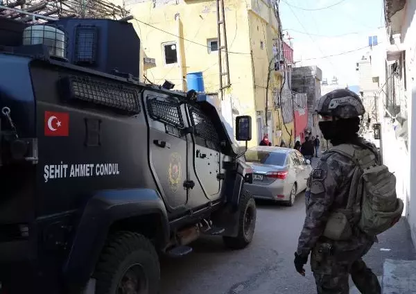 Gaziantep'te, 950 polisle uyuşturucu operasyonu: 29 gözaltı Gaziantep'te, 950 polisle uyuşturucu operasyonu: 29 gözaltı