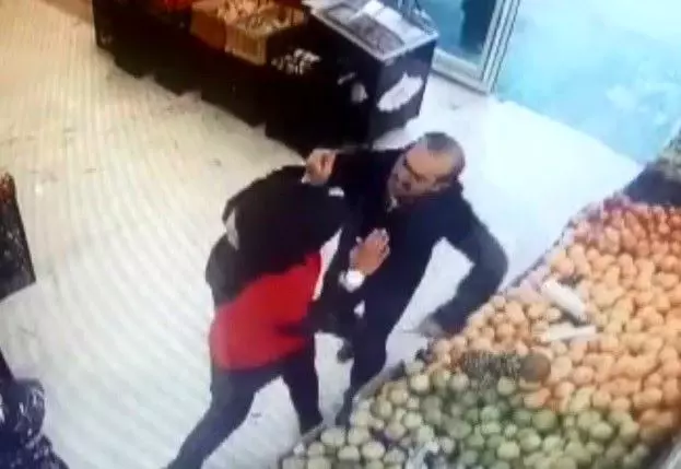 Genç kıza 'platonik aşk dehşeti' yaşatan zanlıya, 'bıçak öldürmeye elverişli değil' savunması Genç kıza 'platonik aşk dehşeti' yaşatan zanlıya, 'bıçak öldürmeye elverişli değil' savunması