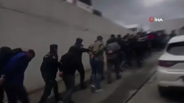 Hal çetesi operasyonunda yakalanan 3 şüpheli tutuklandı Hal çetesi operasyonunda yakalanan 3 şüpheli tutuklandı