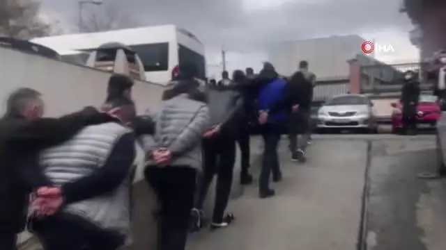 Hal çetesi operasyonunda yakalanan 3 şüpheli tutuklandı Hal çetesi operasyonunda yakalanan 3 şüpheli tutuklandı