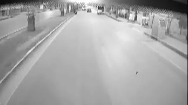 Son dakika haberleri... Halk otobüsü şoförünün kadını darbeden şüpheliye müdahalesi güvenlik kamerasına yansıdı Son dakika haberleri... Halk otobüsü şoförünün kadını darbeden şüpheliye müdahalesi güvenlik kamerasına yansıdı