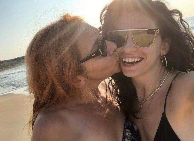 Hazar Ergüçlü deniz sezonunu açtı! pozlarıyla sosyal medyayı salladı