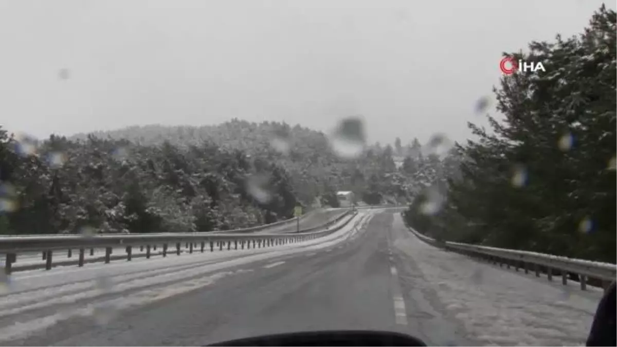İzmir'e Nisan ayı karla geldi