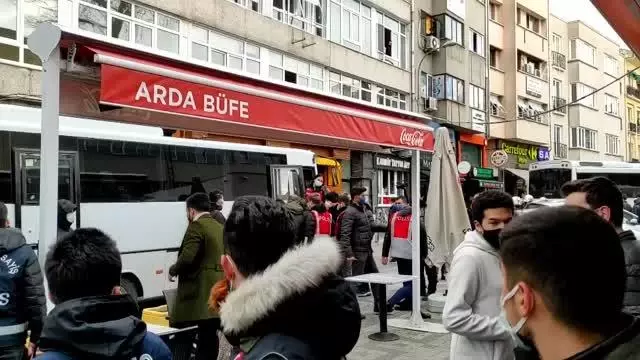 Son Dakika | Kadıköy'de izinsiz gösteri düzenlemek isteyen gruba polis müdahale etti Son Dakika | Kadıköy'de izinsiz gösteri düzenlemek isteyen gruba polis müdahale etti