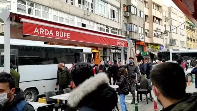 Son Dakika | Kadıköy'de izinsiz gösteri düzenlemek isteyen gruba polis müdahale etti Son Dakika | Kadıköy'de izinsiz gösteri düzenlemek isteyen gruba polis müdahale etti
