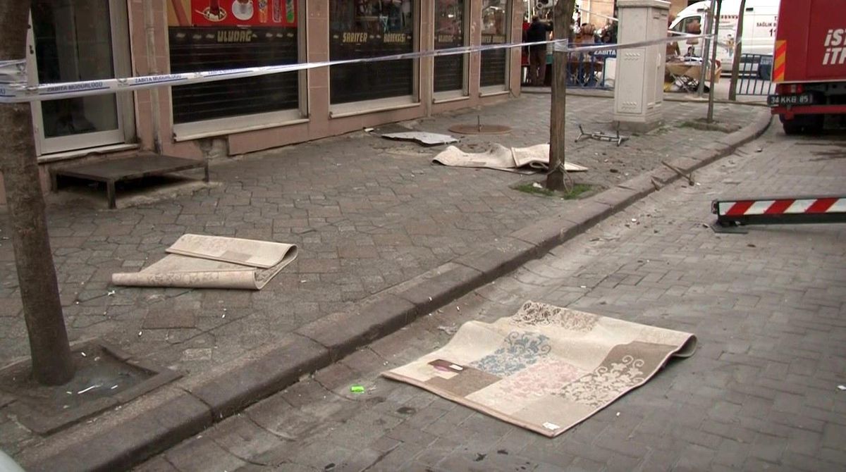 Son dakika haberi: Kağıthane'de korkutan yangın: Site sakinleri sokağa döküldü