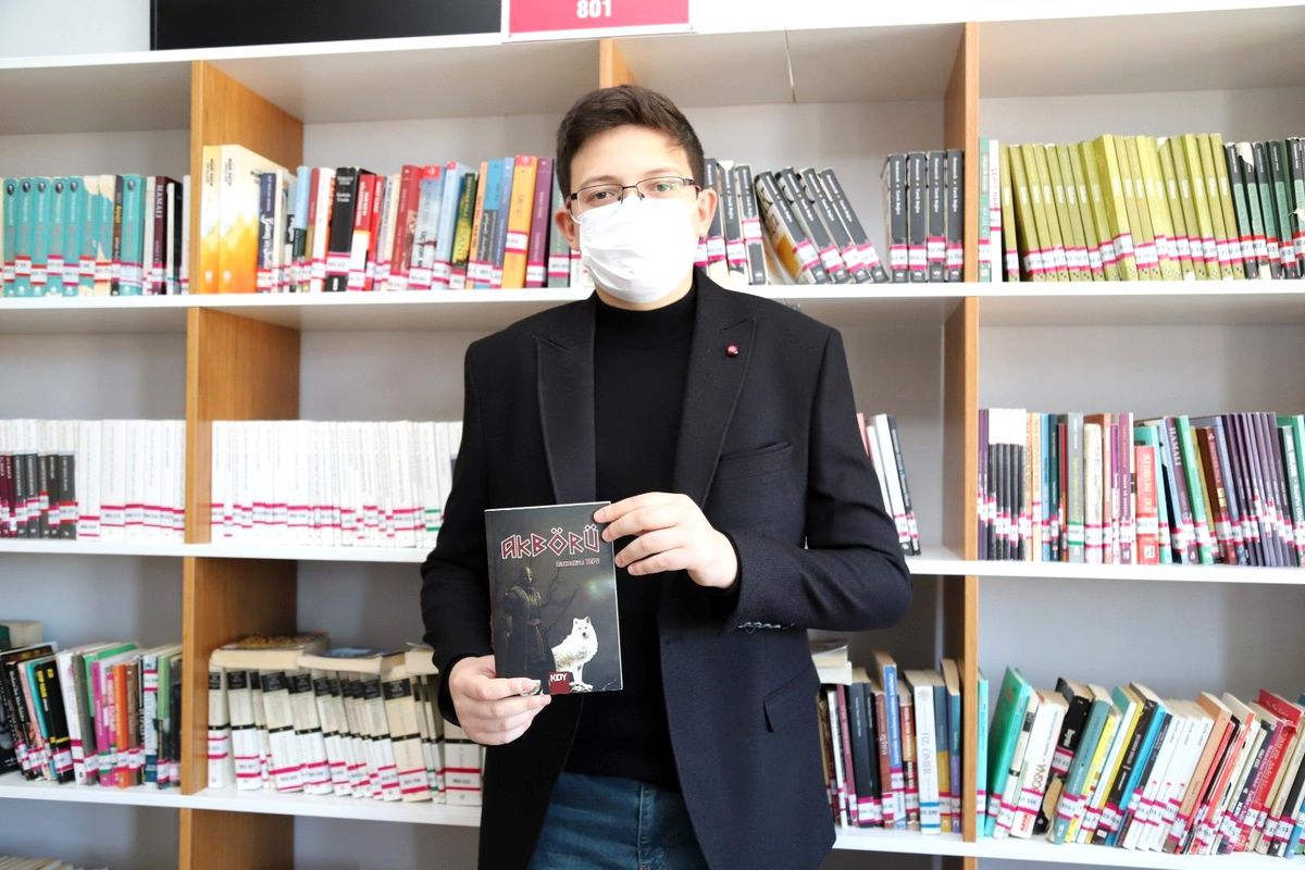 Kahta'da lise öğrencisi kitap yazdı