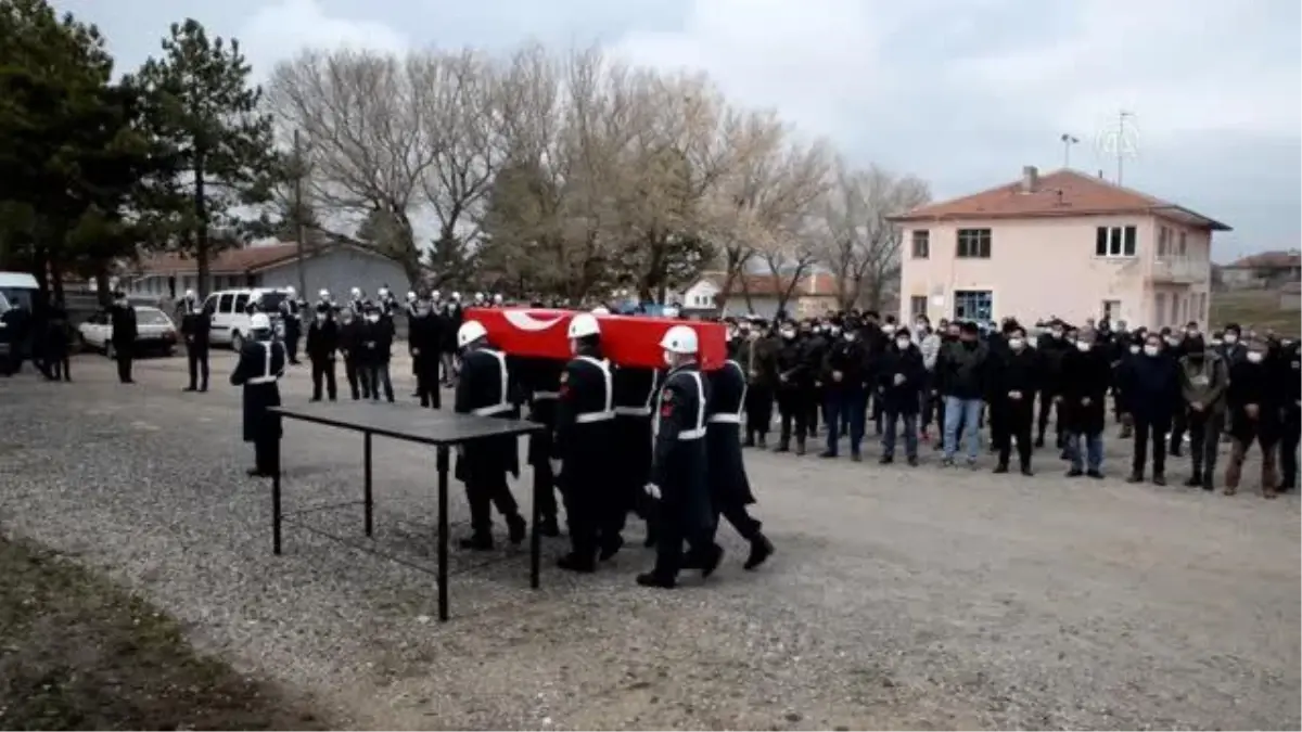Kalp krizi sonucu hayatını kaybeden astsubay toprağa verildi